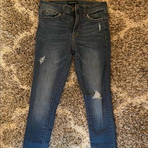 Blue wash. never worn AéRopostale mid rise jeans. Some rips